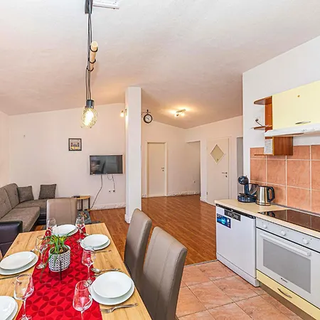 Holiday home Lovely In Kastel Kambelovac With Sauna