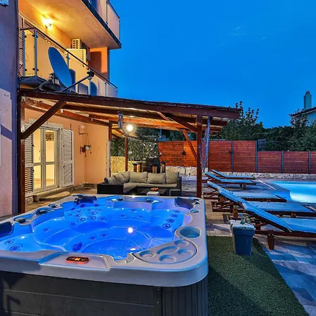Holiday home Lovely In Kastel Kambelovac With Sauna
