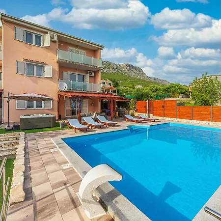 Holiday home Lovely In Kastel Kambelovac With Sauna Kastela