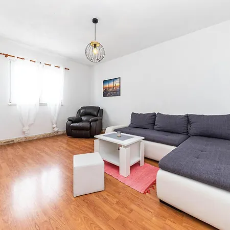 Holiday home Lovely In Kastel Kambelovac With Sauna
