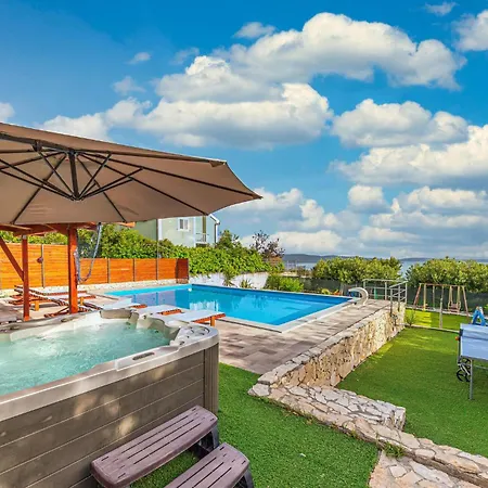 Holiday home Lovely In Kastel Kambelovac With Sauna Kastela