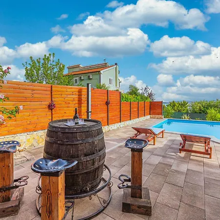 Lovely In Kastel Kambelovac With Sauna * Kaštela